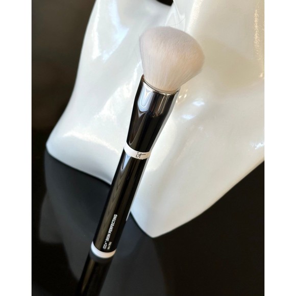 iT Cosmetics Heavenly Skin CC+ Skin Perfecting Brush #702 Flawless Foundation - Picture 11 of 12